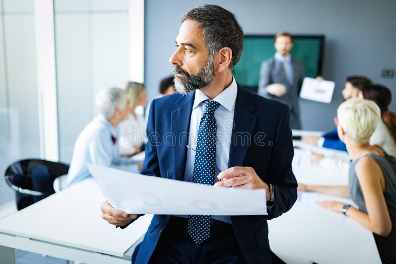 Έννοια γραφείων ομαδικής εργασίας 'brainstorming' επιχειρησιακής εταιρική επιτυχίας συνεδρίασης στοκ φωτογραφία Έννοια γραφείων ομαδικής εργασίας 'brainstorming' επιχειρησιακής εταιρική επιτυχίας συνεδρίασης στοκ φωτογραφία