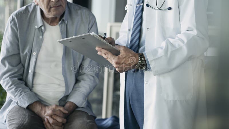 Έννοια ιατρικής υγειονομικής περίθαλψης υγείας γιατρών στοκ φωτογραφία με δικαίωμα ελεύθερης χρήσης Έννοια ιατρικής υγειονομικής περίθαλψης υγείας γιατρών στοκ φωτογραφία με δικαίωμα ελεύθερης χρήσης