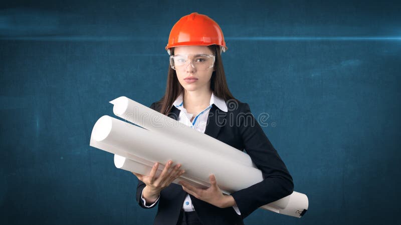 Έννοια οικοδόμησης, να αναπτυχθεί, consrtuction και αρχιτεκτονικής - επιχειρηματίας στο πορτοκαλί κράνος με τα γυαλιά και το σχεδ στοκ εικόνες Έννοια οικοδόμησης, να αναπτυχθεί, consrtuction και αρχιτεκτονικής - επιχειρηματίας στο πορτοκαλί κράνος με τα γυαλιά και το σχεδ στοκ εικόνες