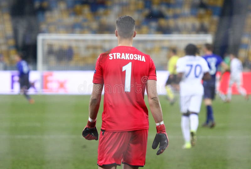 Ένωση UEFA Ευρώπη: FC δυναμό Kyiv β SS Λάτσιο. KYIV, ΟΥΚΡΑΝΊΑ - 15 ΜΑΡΤΊΟΥ 2018: Τερματοφύλακας Thomas Strakosha του SS Λάτσιο στη δράση κατά τη διάρκεια του κύκλου ένωσης UEFA Ευρώπη του παιχνιδιού 16 ενάντια στη δυναμό Kyiv FC στο στάδιο NSK Olimpiyskyi σε Kyiv, Ουκρανία