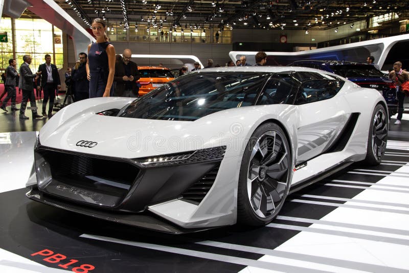 Έξοχο αθλητικό αυτοκίνητο έννοιας ε -ε-tron Audi PB18 που παρουσιάζεται στη έκθεση αυτοκινήτου του Παρισιού στοκ εικόνες Έξοχο αθλητικό αυτοκίνητο έννοιας ε -ε-tron Audi PB18 που παρουσιάζεται στη έκθεση αυτοκινήτου του Παρισιού στοκ εικόνες