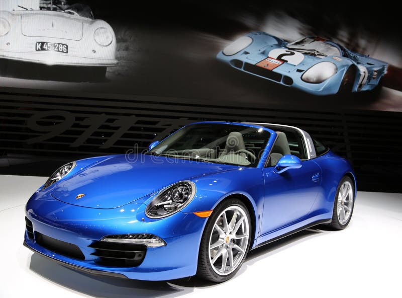 Έξοχο αυτοκίνητο της Porsche που επιδεικνύεται στην αυτόματη επίδειξη στοκ εικόνες με δικαίωμα ελεύθερης χρήσης Έξοχο αυτοκίνητο της Porsche που επιδεικνύεται στην αυτόματη επίδειξη στοκ εικόνες με δικαίωμα ελεύθερης χρήσης