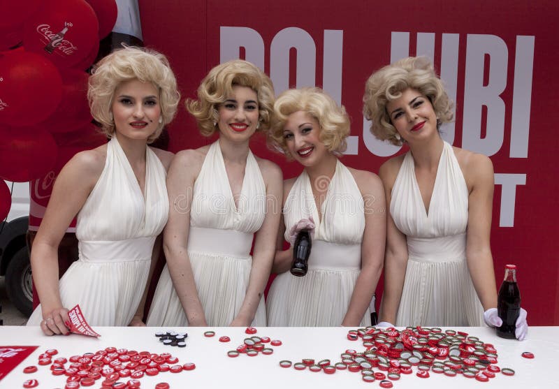 All over the world Coca Cola is celebrating 100 years of their bottle design. For the celebration they used Marlyn Monroe look alike models. All over the world Coca Cola is celebrating 100 years of their bottle design. For the celebration they used Marlyn Monroe look alike models.