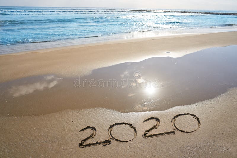 έτος 2020 αριθμοί περιόδου που γράφεται στην παραλία στοκ εικόνες έτος 2020 αριθμοί περιόδου που γράφεται στην παραλία στοκ εικόνες