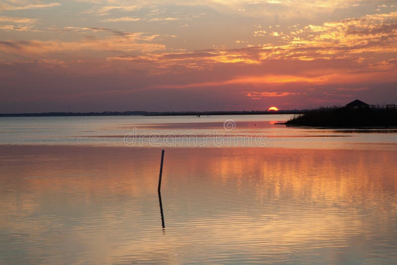 Ήχος Currituck στο ηλιοβασίλεμα στοκ εικόνες Ήχος Currituck στο ηλιοβασίλεμα στοκ εικόνες
