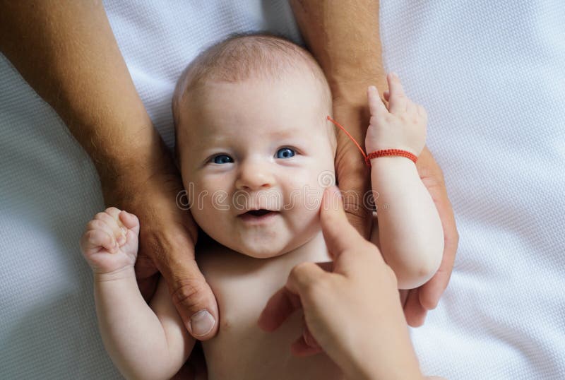 αγάπη προσοχής Νεογέννητη προσοχή στη γέννηση προσοχή μωρών νεογέννητη Η κατοχή ενός μωρού είναι όπως την πτώση ερωτευμένη πάλι στοκ εικόνα με δικαίωμα ελεύθερης χρήσης αγάπη προσοχής Νεογέννητη προσοχή στη γέννηση προσοχή μωρών νεογέννητη Η κατοχή ενός μωρού είναι όπως την πτώση ερωτευμένη πάλι στοκ εικόνα με δικαίωμα ελεύθερης χρήσης