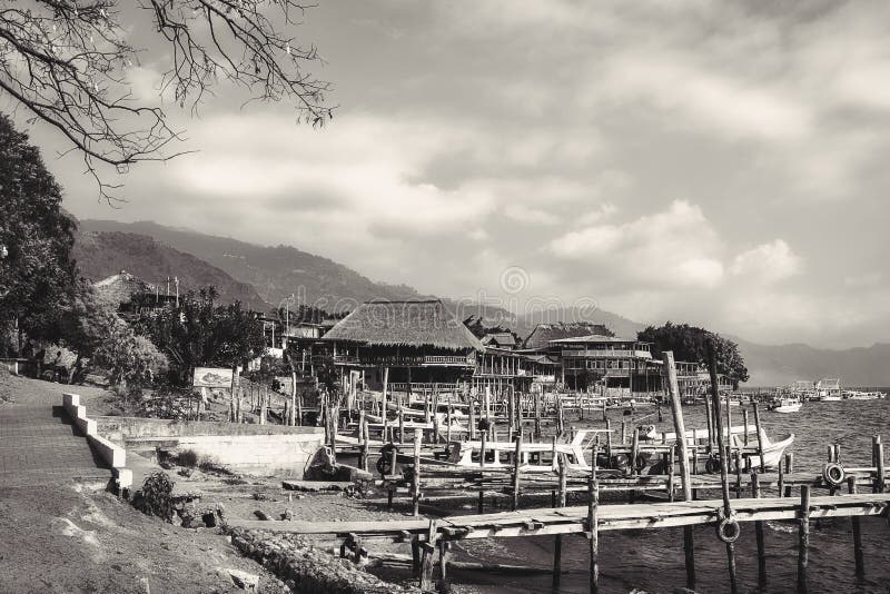 Αγροτικό τοπίο σε γραπτό - Panajachel, Γουατεμάλα στοκ φωτογραφία με δικαίωμα ελεύθερης χρήσης Αγροτικό τοπίο σε γραπτό - Panajachel, Γουατεμάλα στοκ φωτογραφία με δικαίωμα ελεύθερης χρήσης