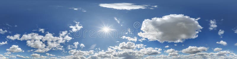 αδιάλειπτη θολή μπλε ουρανός hdri πανοραμική προβολή 360 μοιρών με ζενίθ και όμορφα σύννεφα για χρήση σε τρισδιάστατα γραφικά ή πα διανυσματική απεικόνιση