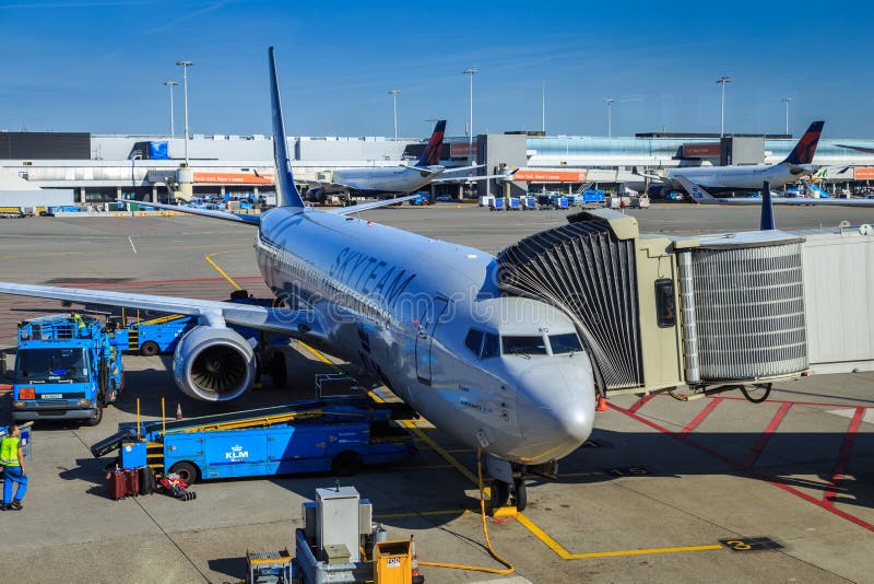Αεριωθούμενο αεροπλάνο Skyteam KLM στοκ φωτογραφία με δικαίωμα ελεύθερης χρήσης Αεριωθούμενο αεροπλάνο Skyteam KLM στοκ φωτογραφία με δικαίωμα ελεύθερης χρήσης