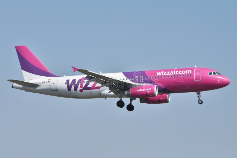 Αεροπλάνο Wizzair στοκ φωτογραφία με δικαίωμα ελεύθερης χρήσης Αεροπλάνο Wizzair στοκ φωτογραφία με δικαίωμα ελεύθερης χρήσης