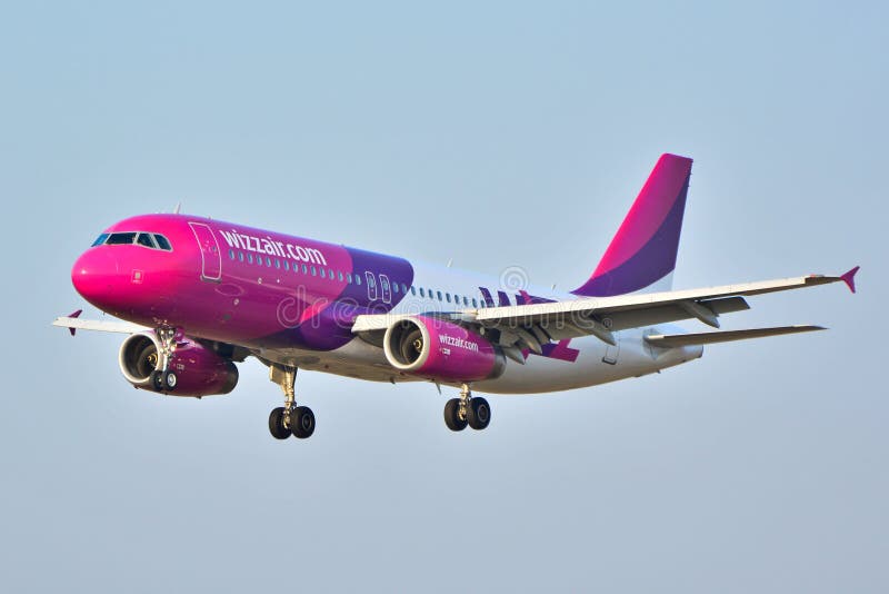 Αεροπλάνο εκτάριο-LWP Wizzair στοκ φωτογραφίες Αεροπλάνο εκτάριο-LWP Wizzair στοκ φωτογραφίες