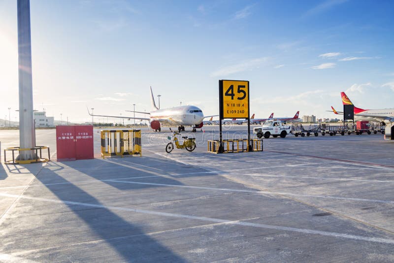 Αεροπλάνο στο Tarmac στοκ φωτογραφία Αεροπλάνο στο Tarmac στοκ φωτογραφία
