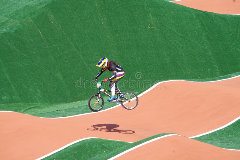 Αθλητής Mariana Pajon BMX στοκ φωτογραφία με δικαίωμα ελεύθερης χρήσης Αθλητής Mariana Pajon BMX στοκ φωτογραφία με δικαίωμα ελεύθερης χρήσης