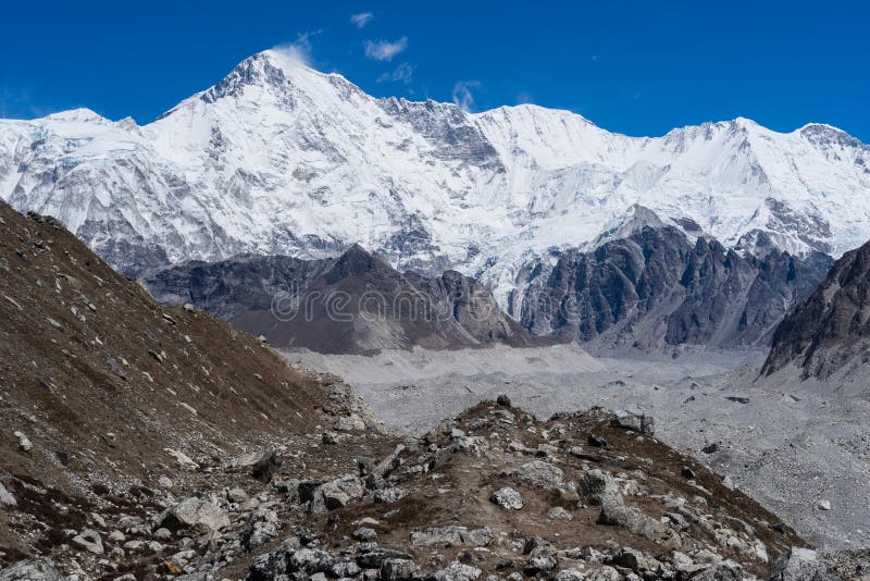 Αιχμή βουνών Oyu Cho, περιοχή Everest, του Νεπάλ στοκ φωτογραφία με δικαίωμα ελεύθερης χρήσης