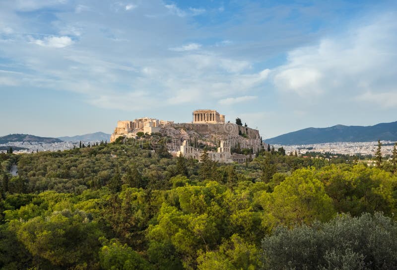 Ακρόπολη με Parthenon και το θέατρο Herodion Άποψη από το λόφο Philopappou, Αθήνα στοκ φωτογραφίες με δικαίωμα ελεύθερης χρήσης Ακρόπολη με Parthenon και το θέατρο Herodion Άποψη από το λόφο Philopappou, Αθήνα στοκ φωτογραφίες με δικαίωμα ελεύθερης χρήσης