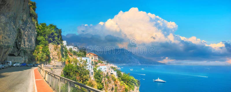 Ακτή Αμάλφι και παράκτια οδός Neapolitan Riviera, Καμπανία, Ιταλία στοκ εικόνα Ακτή Αμάλφι και παράκτια οδός Neapolitan Riviera, Καμπανία, Ιταλία στοκ εικόνα