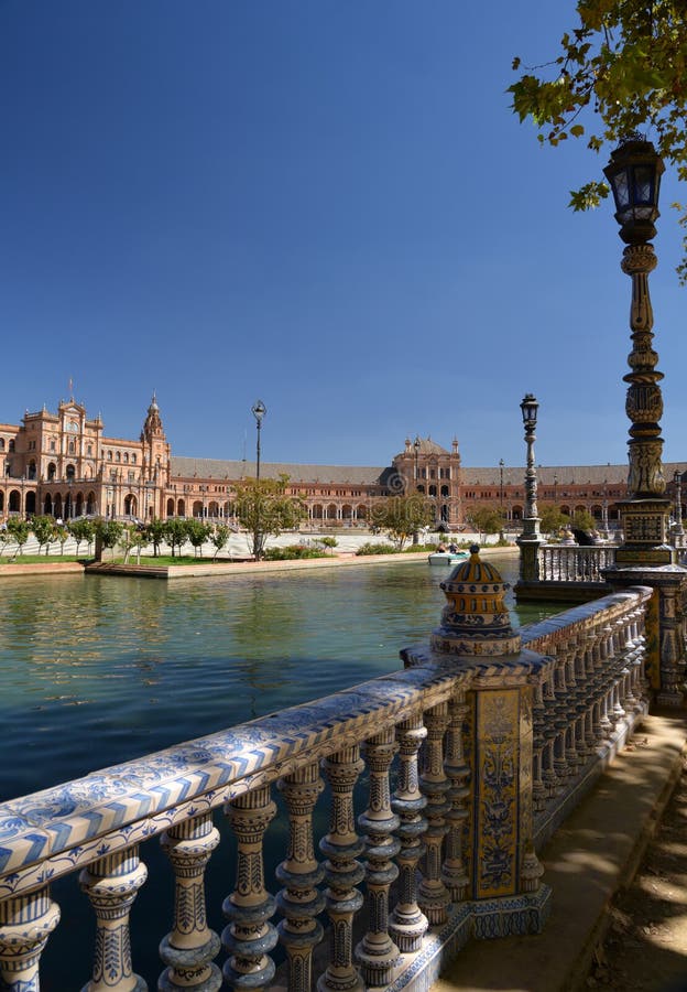 Ανδαλουσία Σεβίλη Ισπα&n Plaza de Espana, ισπανικό τετράγωνο στοκ εικόνα με δικαίωμα ελεύθερης χρήσης Ανδαλουσία Σεβίλη Ισπα&n Plaza de Espana, ισπανικό τετράγωνο στοκ εικόνα με δικαίωμα ελεύθερης χρήσης