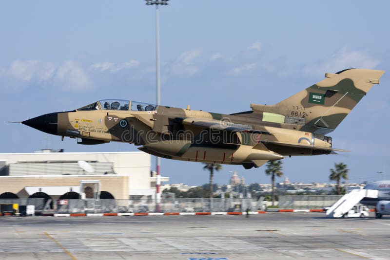 Ανεμοστρόβιλος στην έρημο Camoflage στοκ εικόνα Ανεμοστρόβιλος στην έρημο Camoflage στοκ εικόνα
