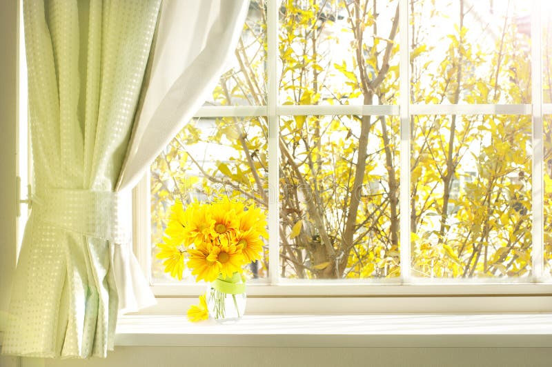 Ανθοδέσμη του λουλουδιού σε ένα windowsill στοκ φωτογραφία με δικαίωμα ελεύθερης χρήσης Ανθοδέσμη του λουλουδιού σε ένα windowsill στοκ φωτογραφία με δικαίωμα ελεύθερης χρήσης