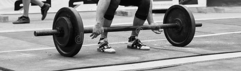 Ανταγωνισμοί Powerlifting στην οδό στοκ φωτογραφία Ανταγωνισμοί Powerlifting στην οδό στοκ φωτογραφία