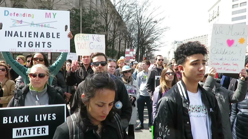 Αντι διαμαρτυρόμενοι πυροβόλων όπλων στη συνάθροιση στο Washington DC