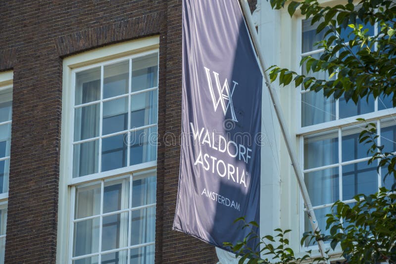 Αποκλειστικό ξενοδοχείο Waldorf Astoria στο Άμστερνταμ στοκ εικόνα Αποκλειστικό ξενοδοχείο Waldorf Astoria στο Άμστερνταμ στοκ εικόνα