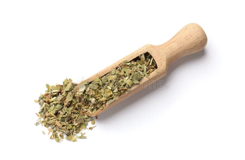 Αποξηραμένο oregano σε σχήμα κουταλιού απομονωμένο σε λευκή θέα στοκ φωτογραφίες