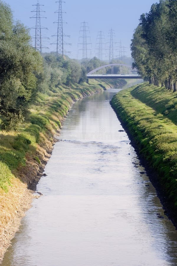 απόβλητο ύδωρ λυμάτων ανθρώπων εκατομμυρίων καναλιών στοκ εικόνα με δικαίωμα ελεύθερης χρήσης