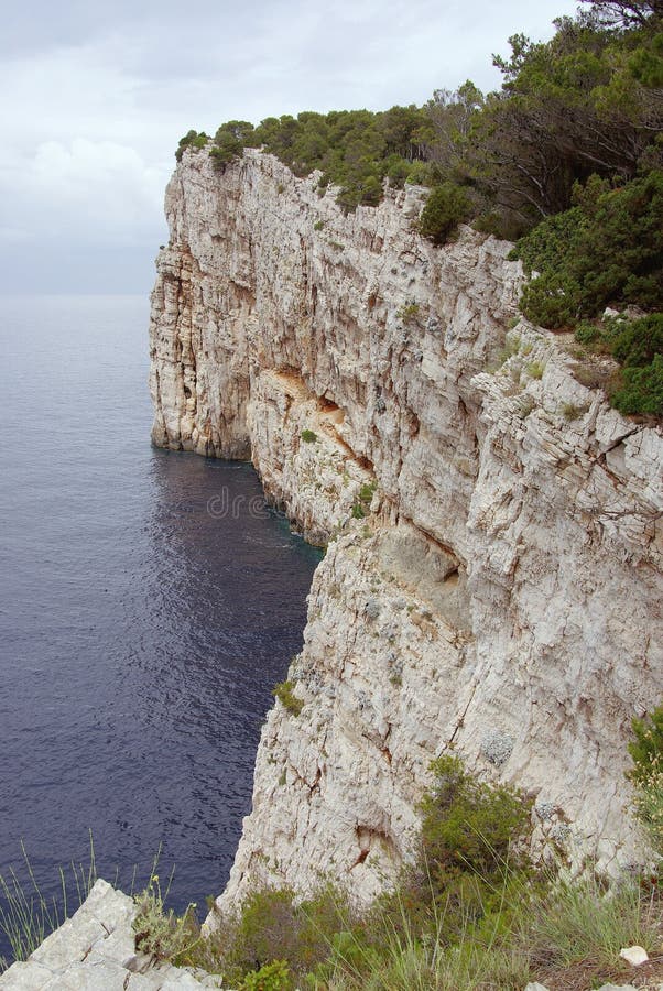 απότομοι βράχοι στοκ εικόνες με δικαίωμα ελεύθερης χρήσης