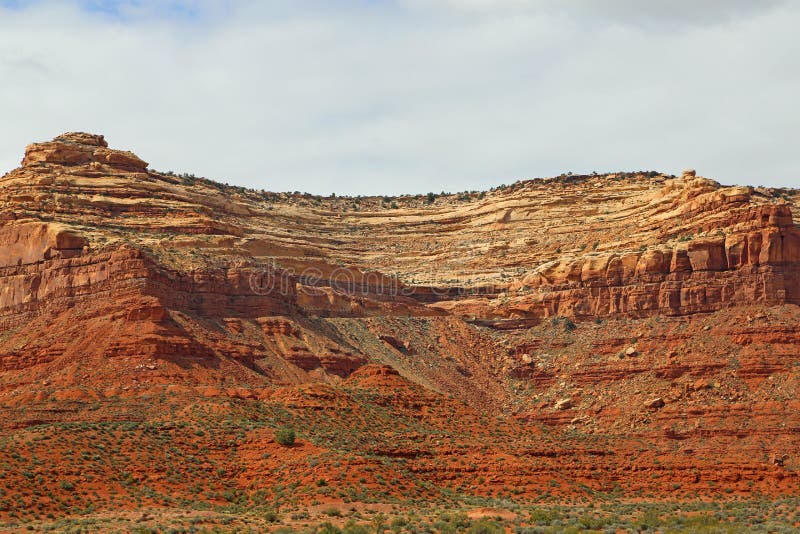 Απότομοι βράχοι Mesa κέδρων με Moki Dugway στοκ εικόνες με δικαίωμα ελεύθερης χρήσης