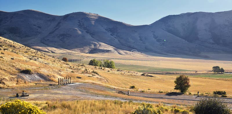 Απόψεις τοπίων δεξαμενών Mantua Το Mantua είναι μια μικρή πόλη στην ανατολική παλαιότερη κομητεία κιβωτίων ακρών, ιστορικά γνωστή στοκ εικόνες Απόψεις τοπίων δεξαμενών Mantua Το Mantua είναι μια μικρή πόλη στην ανατολική παλαιότερη κομητεία κιβωτίων ακρών, ιστορικά γνωστή στοκ εικόνες