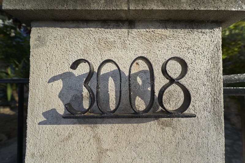 Αριθμός σπιτιών φιαγμένος από υλικό σιδήρου στοκ φωτογραφίες