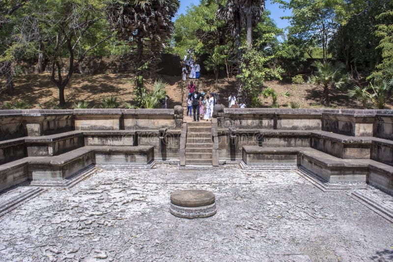 Αρχαία πόλη Kumara Pokuna Σρι Λάνκα Polonnaruwa στοκ εικόνες