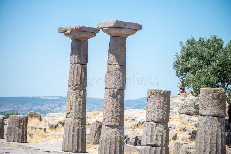 Αρχαίες Πέτρινες Στήλες στο Άσσος Τουρκία στοκ εικόνες
