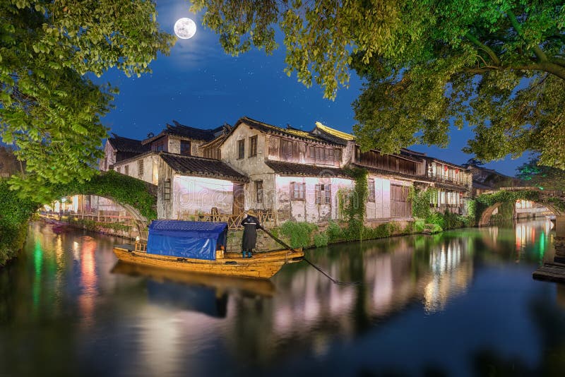 Αρχαίο watertown Zhouzhuang στην Κίνα με τη πανσέληνο στοκ φωτογραφία με δικαίωμα ελεύθερης χρήσης