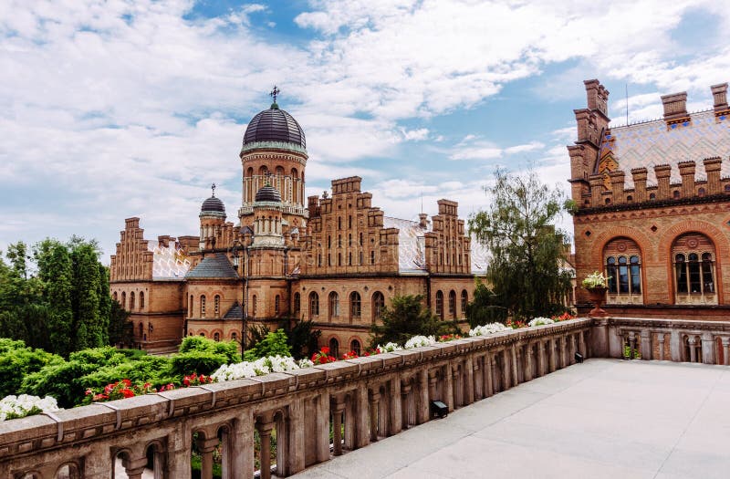 Αρχαίο πανεπιστήμιο σε Chernivtsi, Ουκρανία Τουριστικό αξιοθέατο της πόλης Chernivtsi, Ουκρανία στοκ εικόνα Αρχαίο πανεπιστήμιο σε Chernivtsi, Ουκρανία Τουριστικό αξιοθέατο της πόλης Chernivtsi, Ουκρανία στοκ εικόνα
