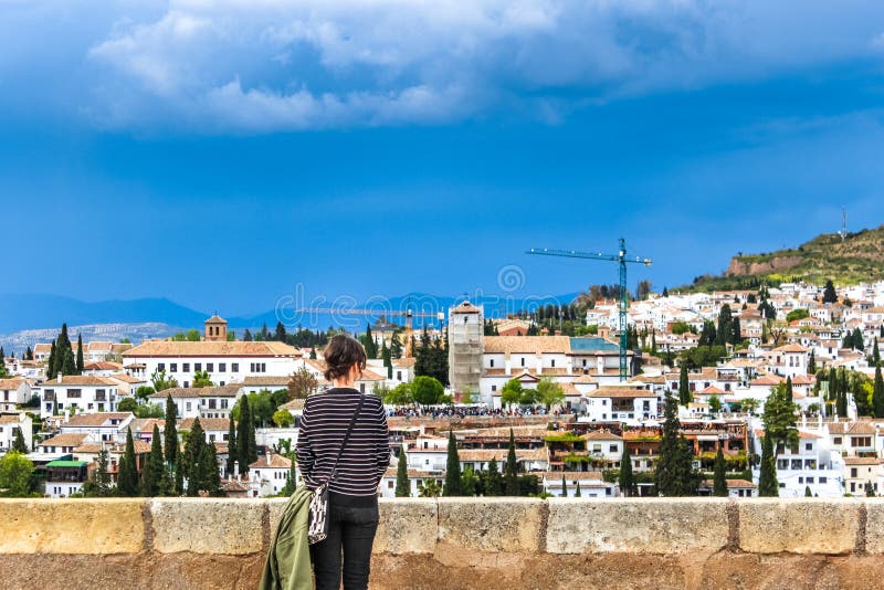 Αρχαίος μαυριτανικός πύργος που απασχολεί την πόλη της Γρανάδας, Ισπανία στοκ φωτογραφίες με δικαίωμα ελεύθερης χρήσης Αρχαίος μαυριτανικός πύργος που απασχολεί την πόλη της Γρανάδας, Ισπανία στοκ φωτογραφίες με δικαίωμα ελεύθερης χρήσης
