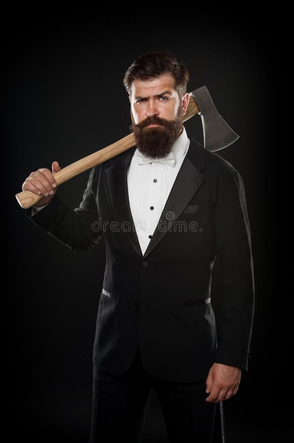 Αρχηγός κόμματος Tuxedo βάναυσος άντρας με εισπνοή αξιόπιστη επίσημη στολή επιχειρηματία σοβαρός αρσενικός κουρέας στοκ φωτογραφία