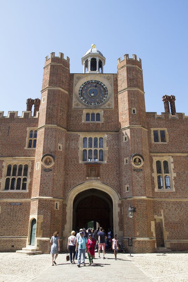 Αστρονομικό ρολόι του Hampton Court Το ρολόι αποκαταστάθηκε πλήρως το 2007 και το 2008 Λονδίνο, UK - 11 Μαΐου, στοκ εικόνα Αστρονομικό ρολόι του Hampton Court Το ρολόι αποκαταστάθηκε πλήρως το 2007 και το 2008 Λονδίνο, UK - 11 Μαΐου, στοκ εικόνα