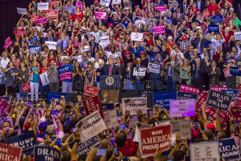 22 ΑΥΓΟΎΣΤΟΥ 2017, PHOENIX, U AZ S Πρόεδρος Donald J Το ατού μιλά στο πλήθος των υποστηρικτών 2016 προεδρικός έρανος στοκ εικόνα 22 ΑΥΓΟΎΣΤΟΥ 2017, PHOENIX, U AZ S Πρόεδρος Donald J Το ατού μιλά στο πλήθος των υποστηρικτών 2016 προεδρικός έρανος στοκ εικόνα
