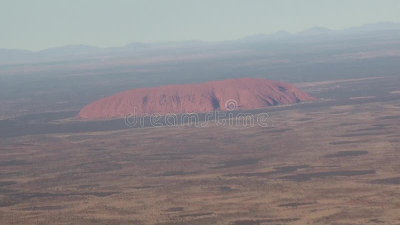 Αυστραλία, κατά την πτήση πέρα από τον εσωτερικό, βράχος ayers uluru άποψης άνωθεν