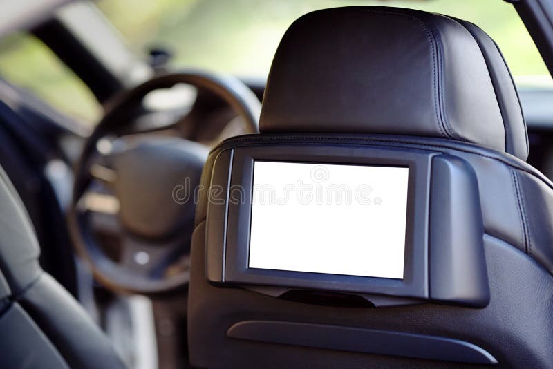 Αυτοκίνητο μέσα headrest στη χλεύη οθόνης επάνω Εσωτερικό του σύγχρονου αυτοκινήτου πολυτέλειας γοήτρου Μια άσπρη επίδειξη για το στοκ φωτογραφία Αυτοκίνητο μέσα headrest στη χλεύη οθόνης επάνω Εσωτερικό του σύγχρονου αυτοκινήτου πολυτέλειας γοήτρου Μια άσπρη επίδειξη για το στοκ φωτογραφία