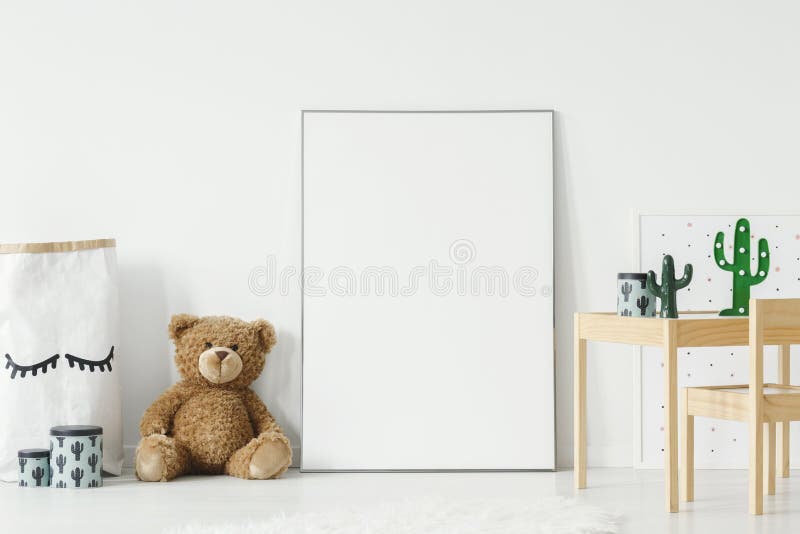 Αφίσα προτύπων, teddy αρκούδα και υλικό καλάθι που τοποθετούνται στο floo στοκ εικόνα με δικαίωμα ελεύθερης χρήσης Αφίσα προτύπων, teddy αρκούδα και υλικό καλάθι που τοποθετούνται στο floo στοκ εικόνα με δικαίωμα ελεύθερης χρήσης