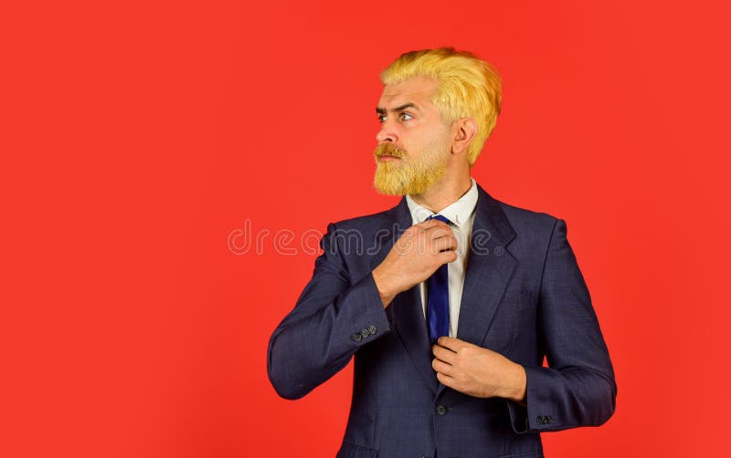 αφεντικό με στυλάτα ρούχα που γαμάνε. επιχειρηματίας με επίσημη ένδυση. επαγγελματίας. βέβαιος άντρας. πρόεδρος στοκ εικόνες