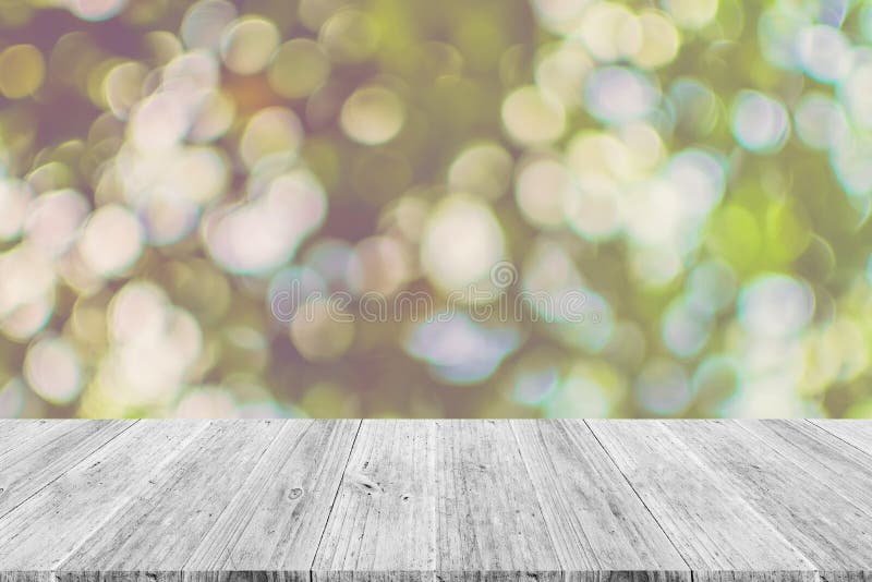Αφηρημένη φύση bokeh με το ξύλινο πεζούλι στοκ φωτογραφία