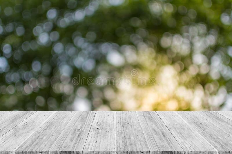 Αφηρημένη φύση bokeh με το ξύλινο πεζούλι στοκ εικόνες με δικαίωμα ελεύθερης χρήσης