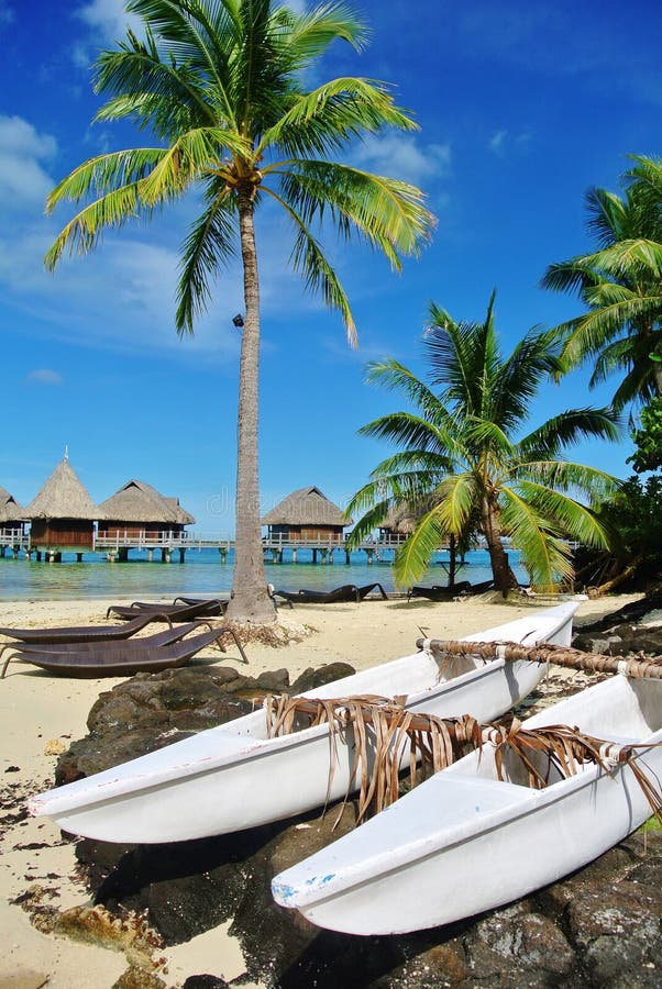 Βάρκα Tahitian σε Bora Bora στοκ φωτογραφίες με δικαίωμα ελεύθερης χρήσης Βάρκα Tahitian σε Bora Bora στοκ φωτογραφίες με δικαίωμα ελεύθερης χρήσης