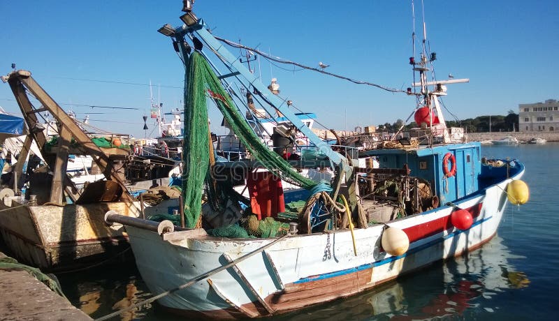 Βάρκα ψαράδων Trani στοκ φωτογραφίες με δικαίωμα ελεύθερης χρήσης