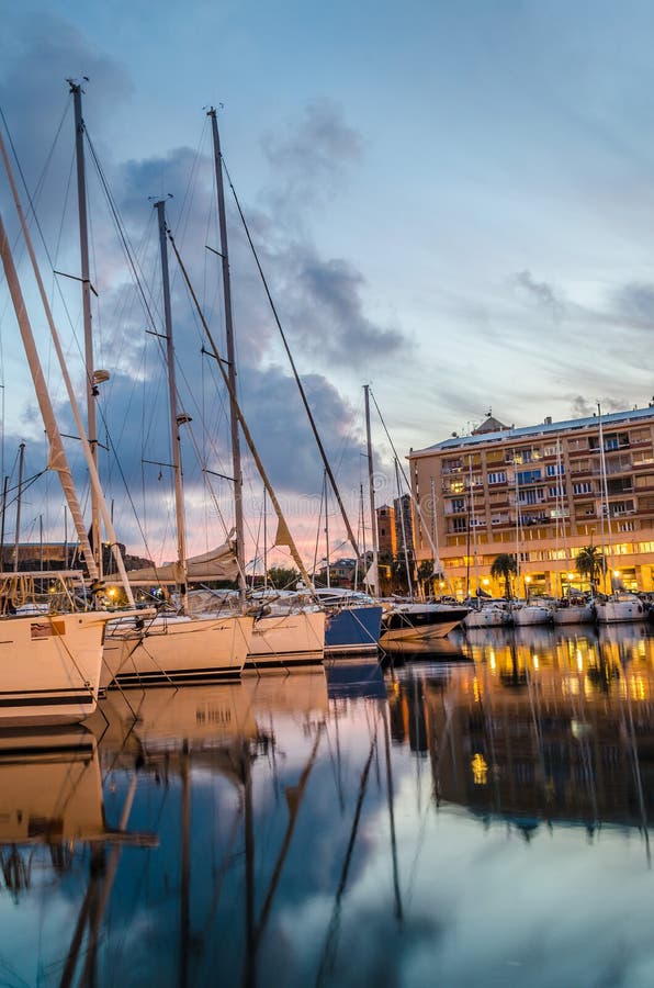 Βάρκες στην αποβάθρα Savona στοκ εικόνα με δικαίωμα ελεύθερης χρήσης Βάρκες στην αποβάθρα Savona στοκ εικόνα με δικαίωμα ελεύθερης χρήσης