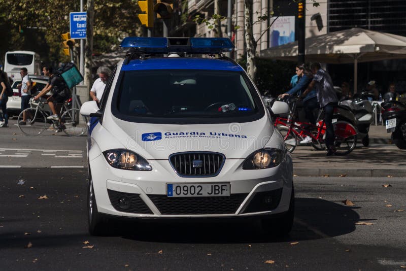 Βαρκελώνη, Ισπανία, στις 8 Αυγούστου 2017: οι υποστηρικτές για την ενότητα προστατεύθηκαν από την ισπανική αστυνομία guardia Ούρμ στοκ φωτογραφία με δικαίωμα ελεύθερης χρήσης Βαρκελώνη, Ισπανία, στις 8 Αυγούστου 2017: οι υποστηρικτές για την ενότητα προστατεύθηκαν από την ισπανική αστυνομία guardia Ούρμ στοκ φωτογραφία με δικαίωμα ελεύθερης χρήσης